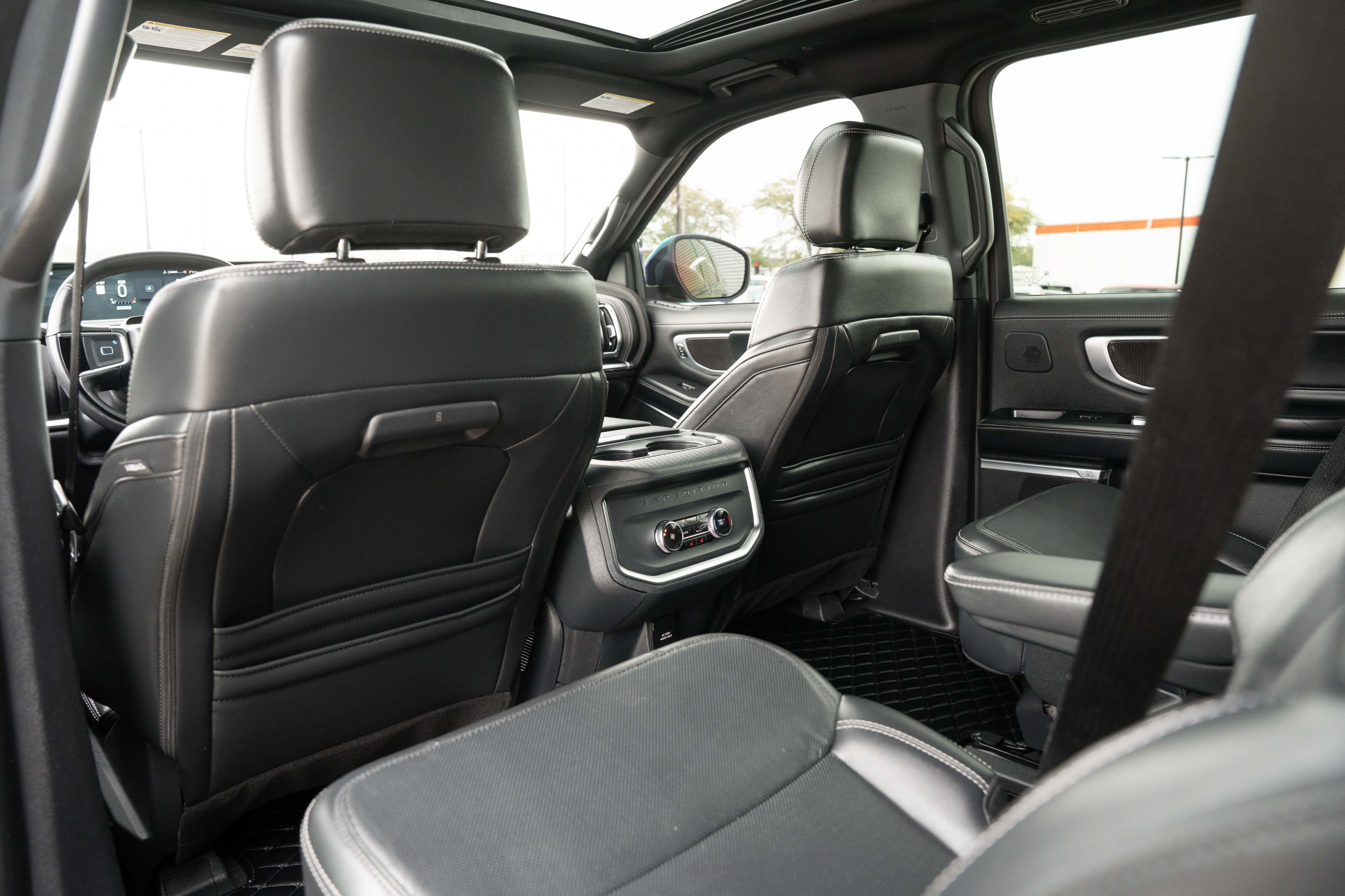 Used 2025 Agate Black Metallic Ford Platinum image 25