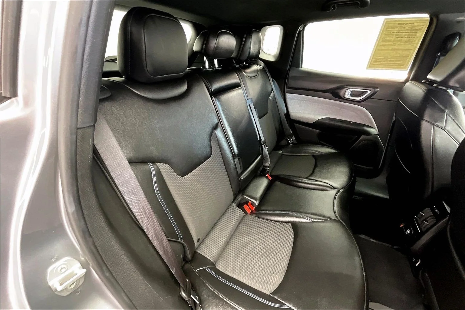 Used 2024 Silver Zynith Metallic Clearcoat Jeep Latitude image 19