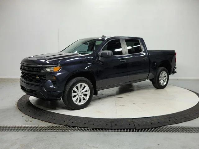 Used 2023 Gray Chevrolet Custom image 4
