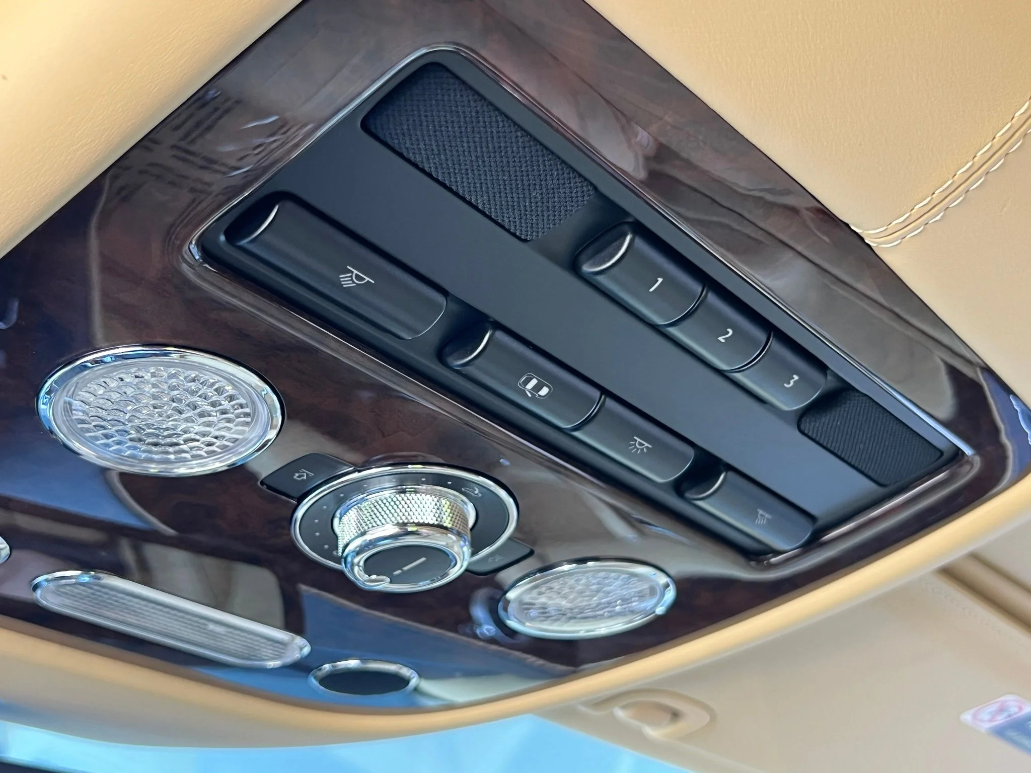 Used 2014 Black Bentley Base image 36