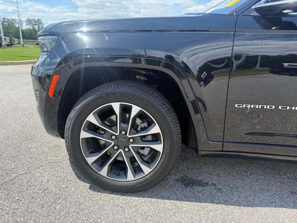Used 2021 Black Jeep Overland image 21