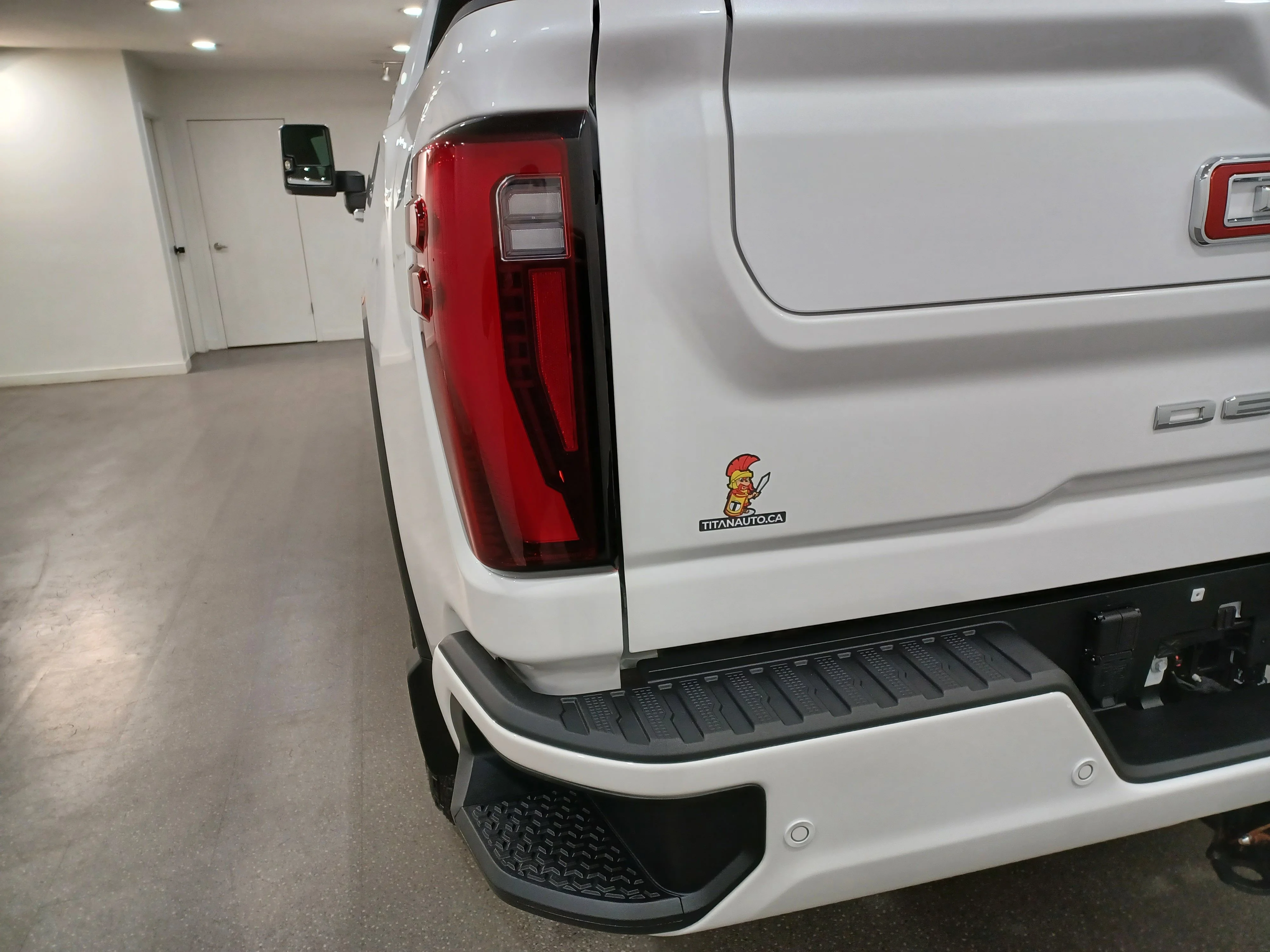 Certified Used 2025 White Frost Tricoat GMC Denali 4WD*No Lux Tax | 6.6L Duramax Diesel | Adapt Cruise | Remote Start | Cooled Leather | Tow Pkg image 22