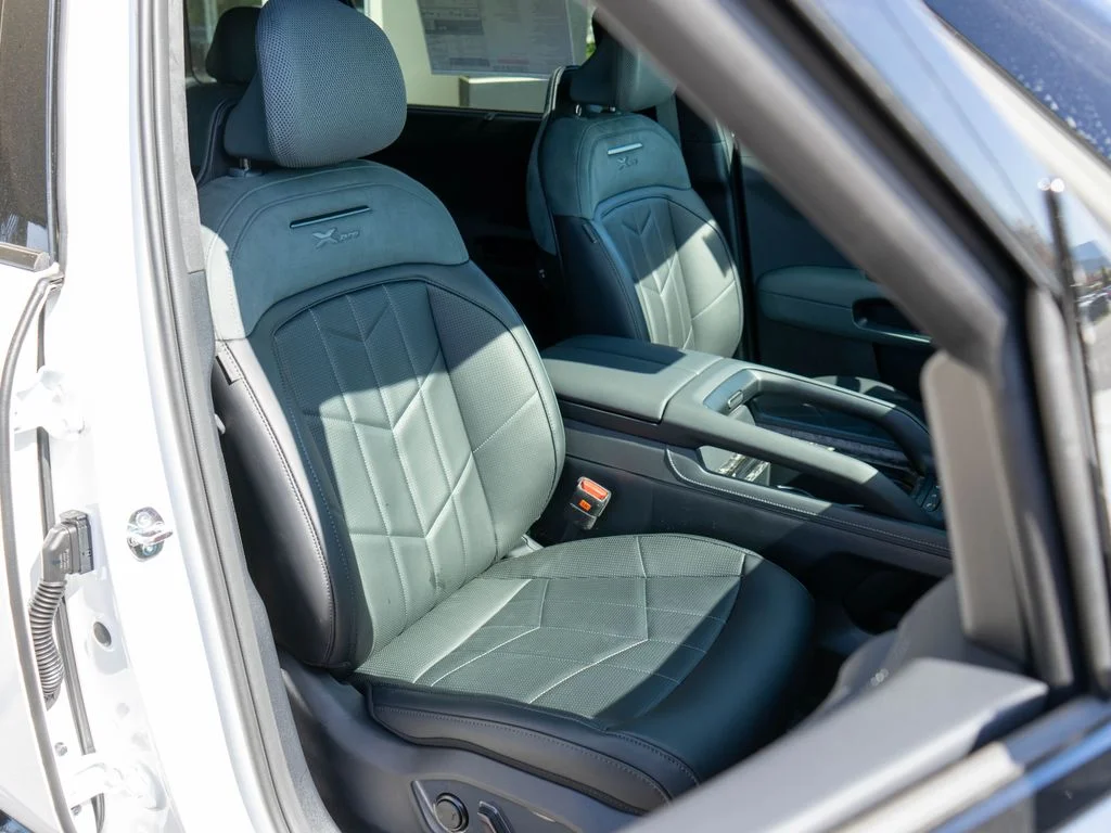 New 2027 Glacial White Pearl Kia X-Pro SX Prestige image 9