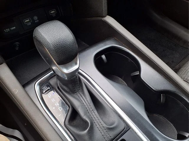 Used 2020 Gray Hyundai SE image 19