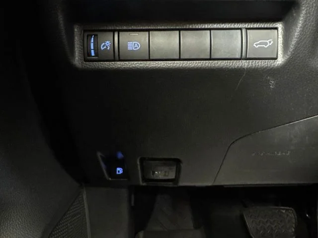 Used 2019 Silver Toyota XLE image 20
