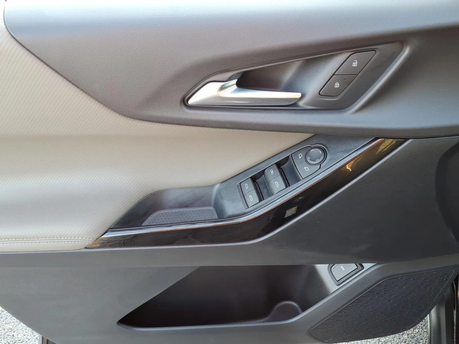 2027 Chevrolet Equinox LT - Photo 5