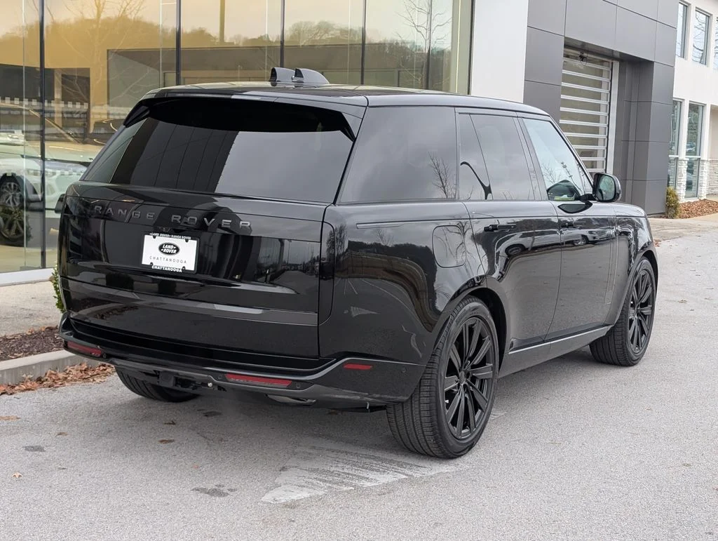 New 2026 Santorini Black Land Rover SE image 8