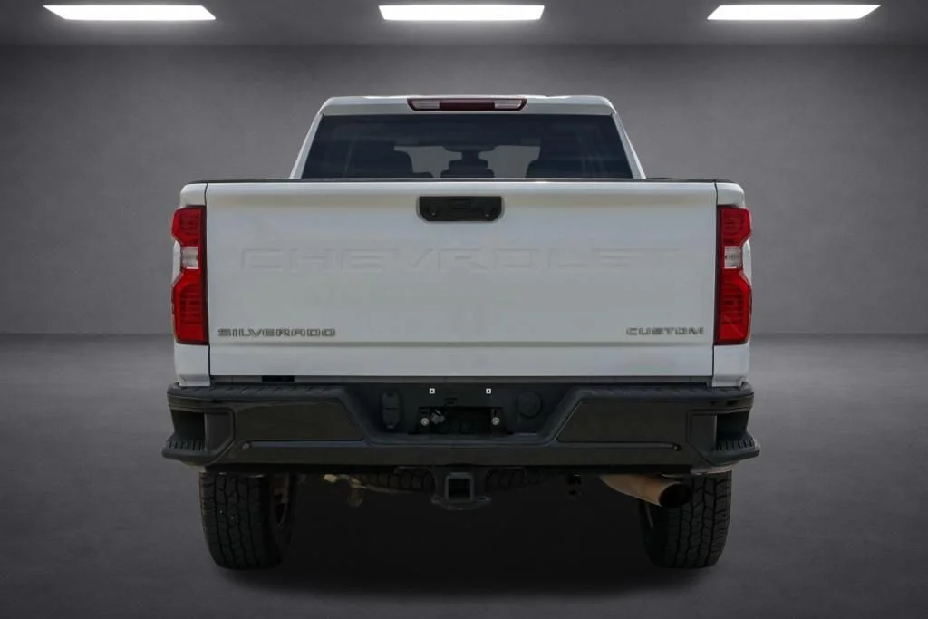 Used 2022 White Chevrolet Custom image 4