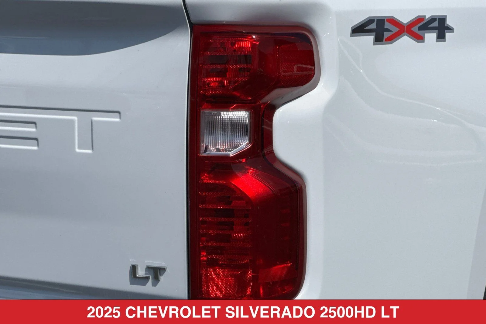 Used 2025 White Chevrolet LT image 27