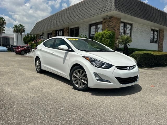 Used 2016 White Hyundai SE image 1