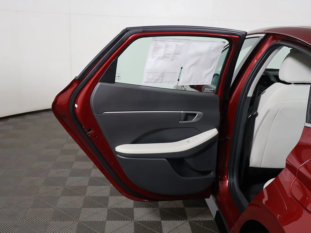 Used 2025 Red Hyundai SEL image 19