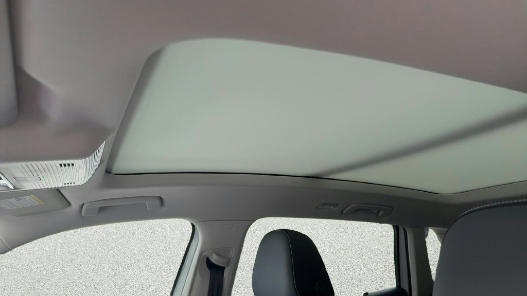 Certified Used 2026 White/off-white Volkswagen SE image 4