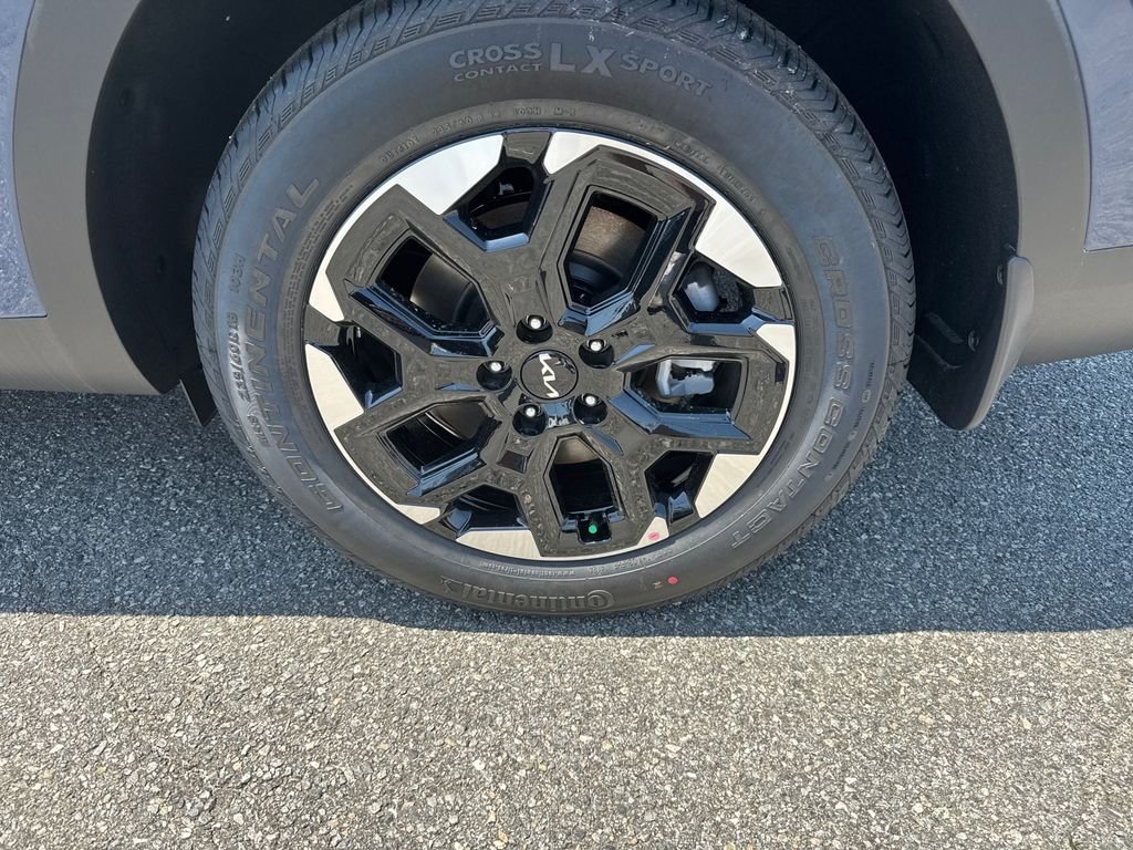 Used 2025 Black Kia S image 19