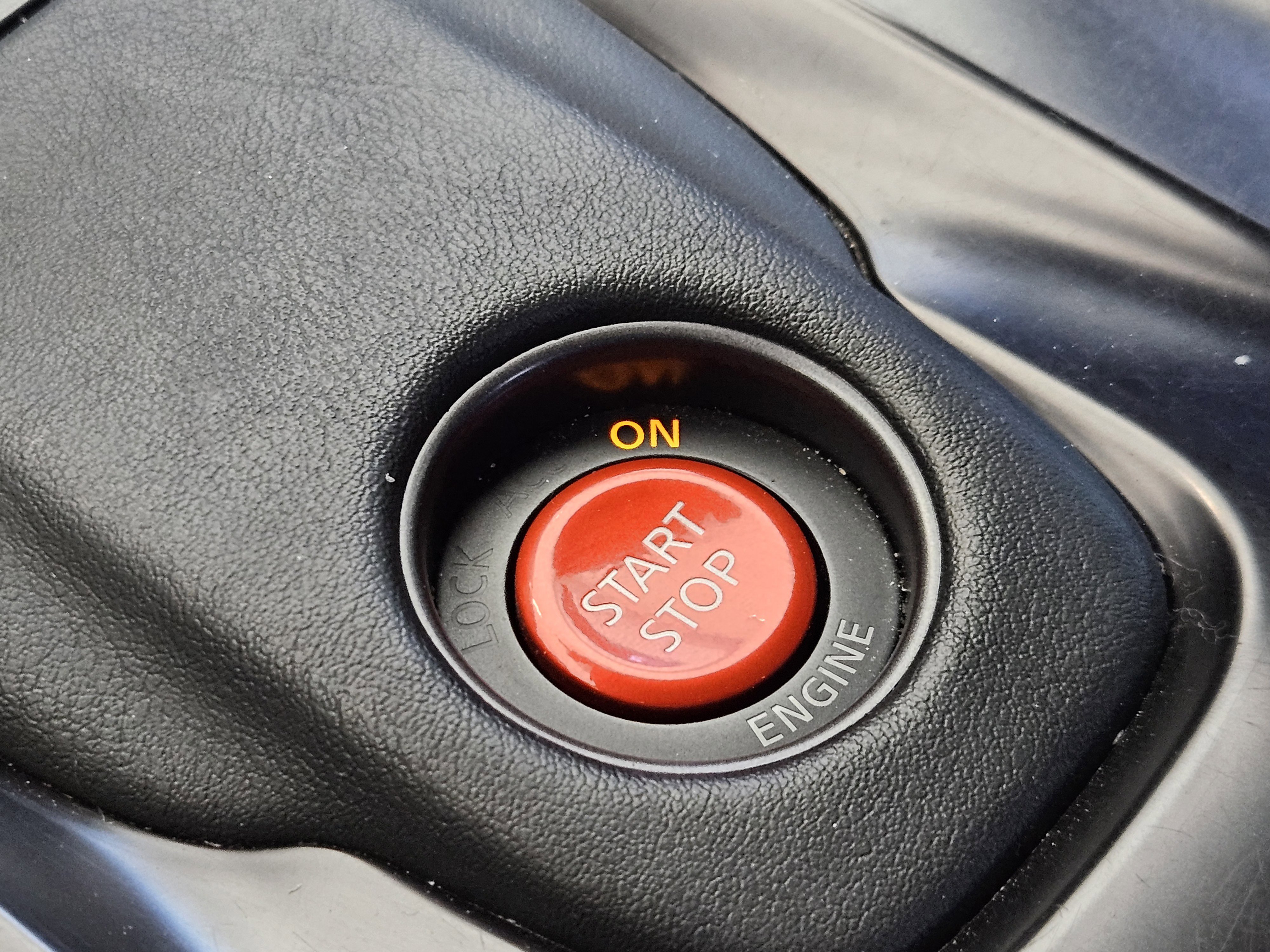 Used 2014  Nissan Premium image 21