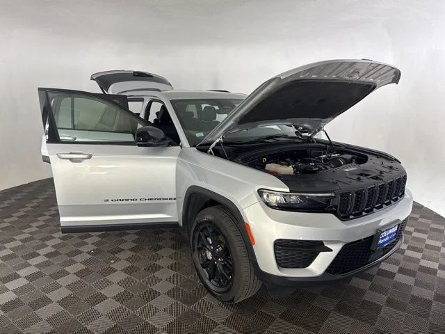 Used 2025 Silver Jeep Altitude image 15