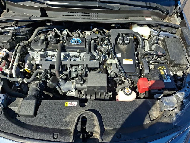 Used 2021  Toyota LE image 27