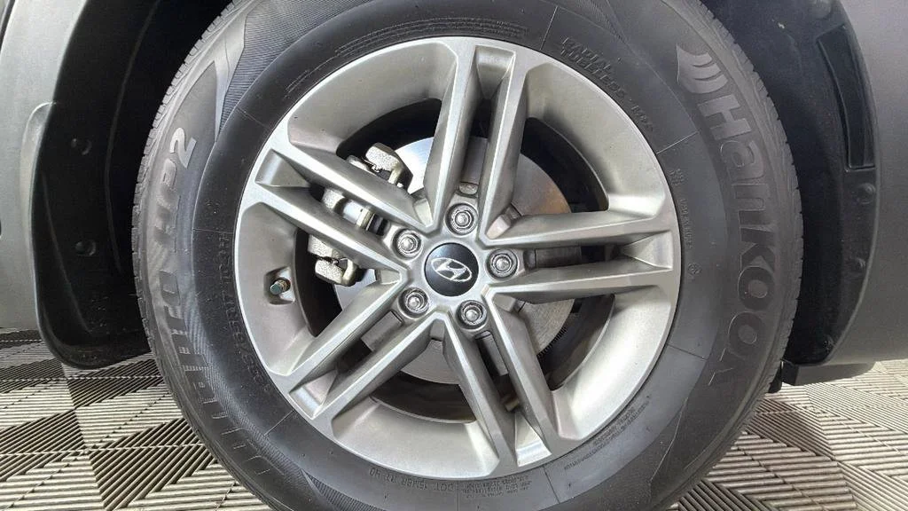 Used 2018 Black Hyundai 2.4L image 37
