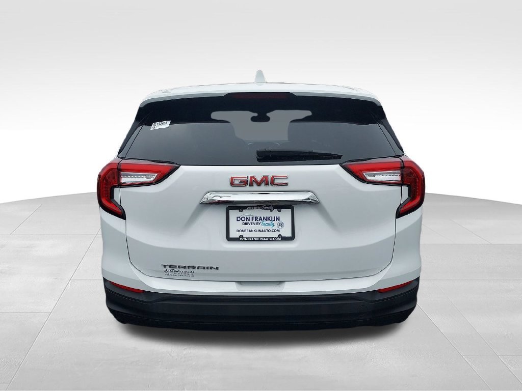Used 2024 White GMC SLE image 4