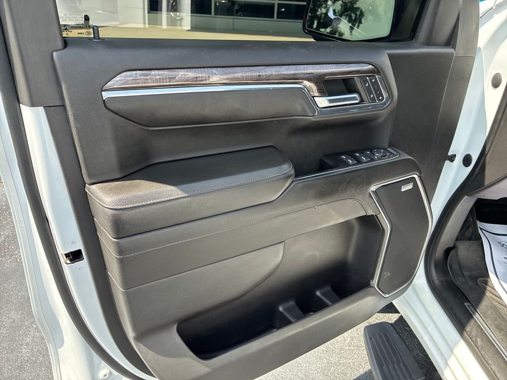 Used 2022 White Chevrolet LTZ image 10