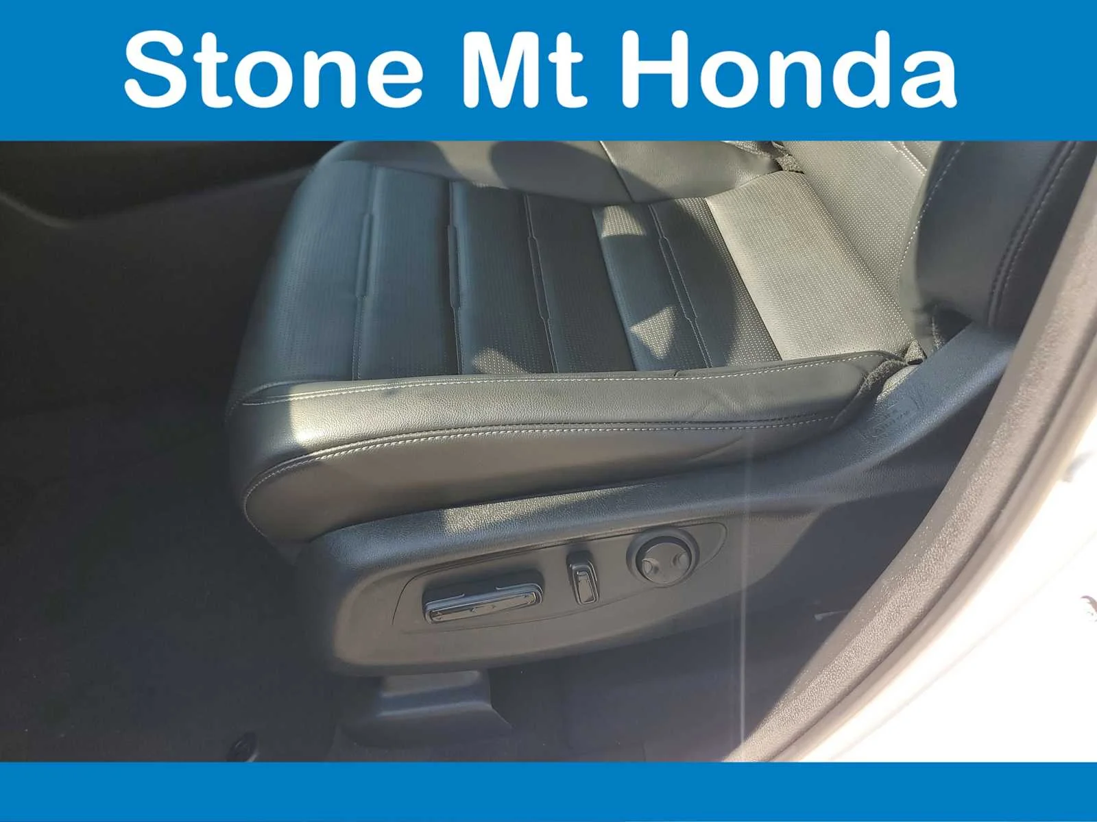 Used 2024 Platinum White Pearl Honda EX-L image 18