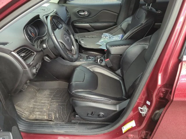 Used 2019 Red Jeep Latitude Plus image 5