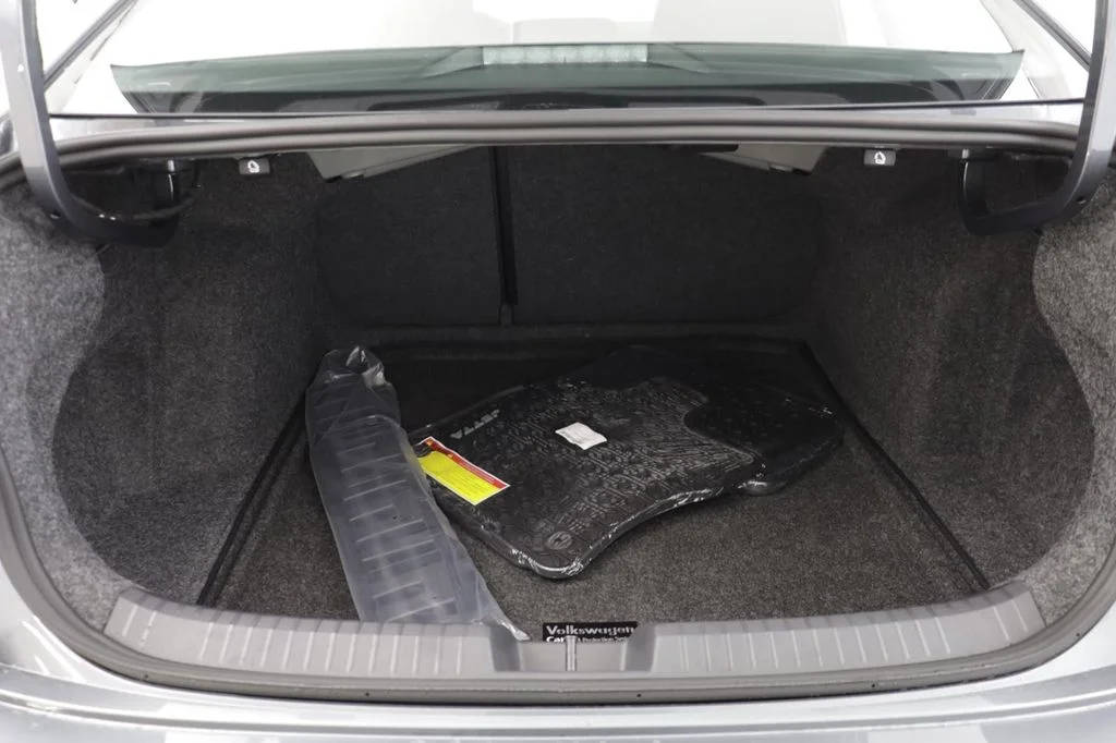 New 2026 Platinum Grey Volkswagen 1.5T Sport image 18