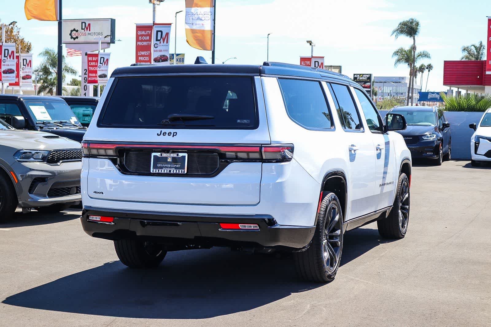 New 2026 Bright White Clear-Coat Exterior Paint Jeep Summit Reserve image 4