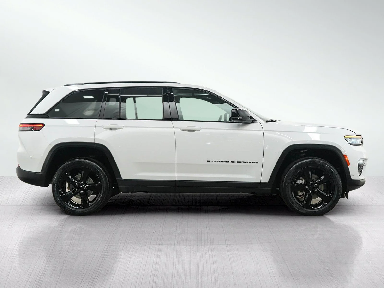 Used 2024 Bright White Clearcoat Jeep Limited image 6