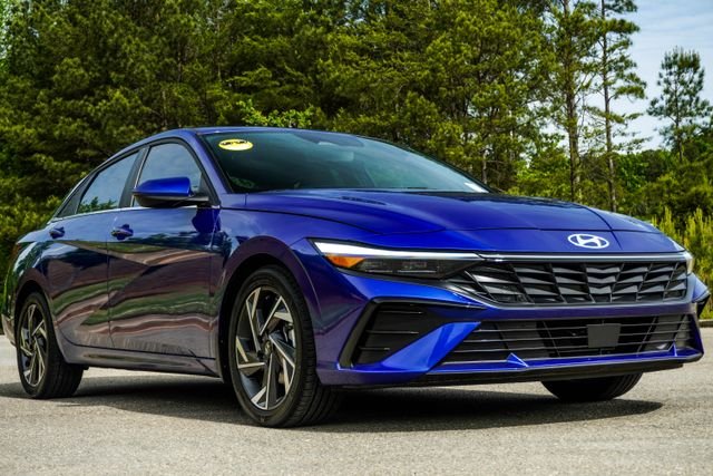 Certified Used 2024 Blue Hyundai SEL image 4