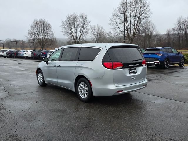 Used 2023 Silver Mist Clearcoat Chrysler LX image 6