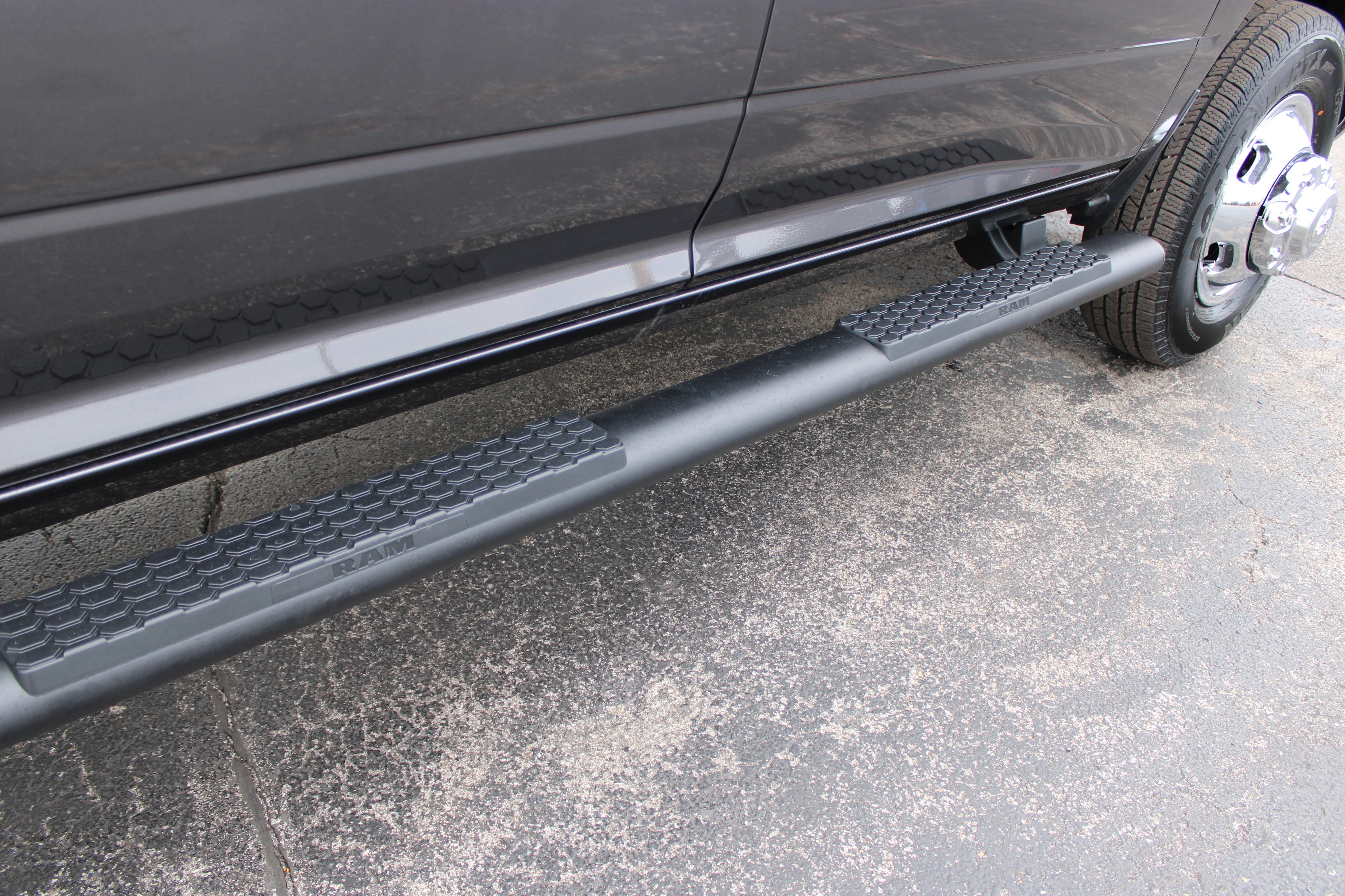 New 2026 Granite Crystal Metallic Clear-Coat Exterior Paint RAM Tradesman image 10