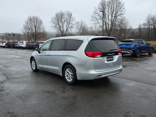 Used 2023 Silver Mist Clearcoat Chrysler LX image 6