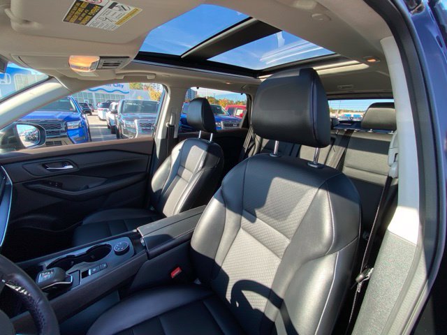 Used 2023 Super Black Nissan SV image 10