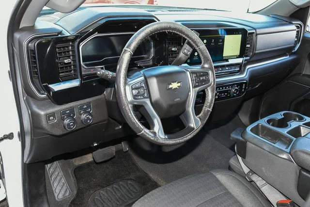Used 2022 White Chevrolet LT image 15