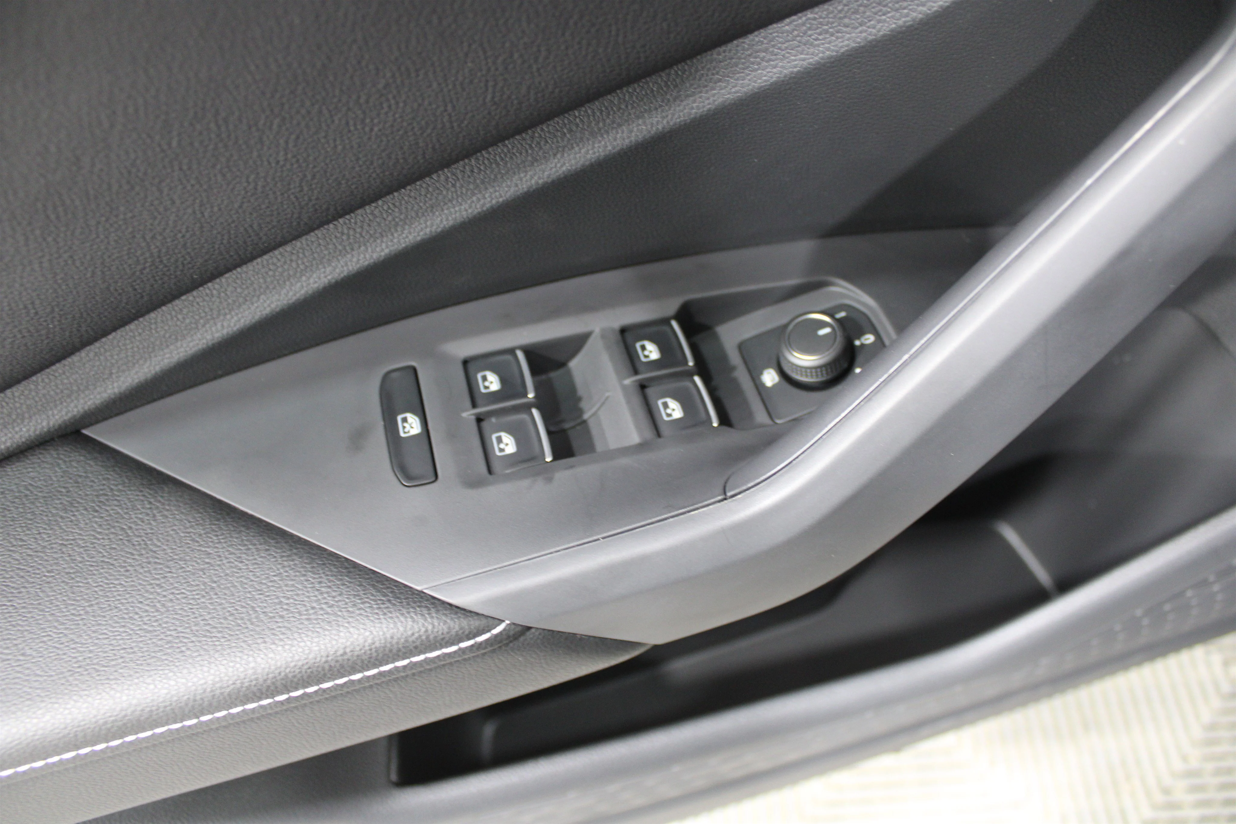 New 2026 Platinum Gray Metallic Volkswagen S image 7
