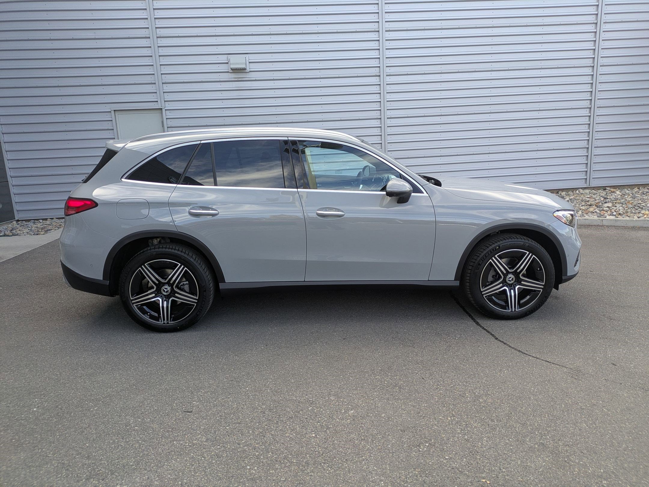 New 2026 MANUFAKTUR Alpine Grey Mercedes-Benz GLC 300 image 2
