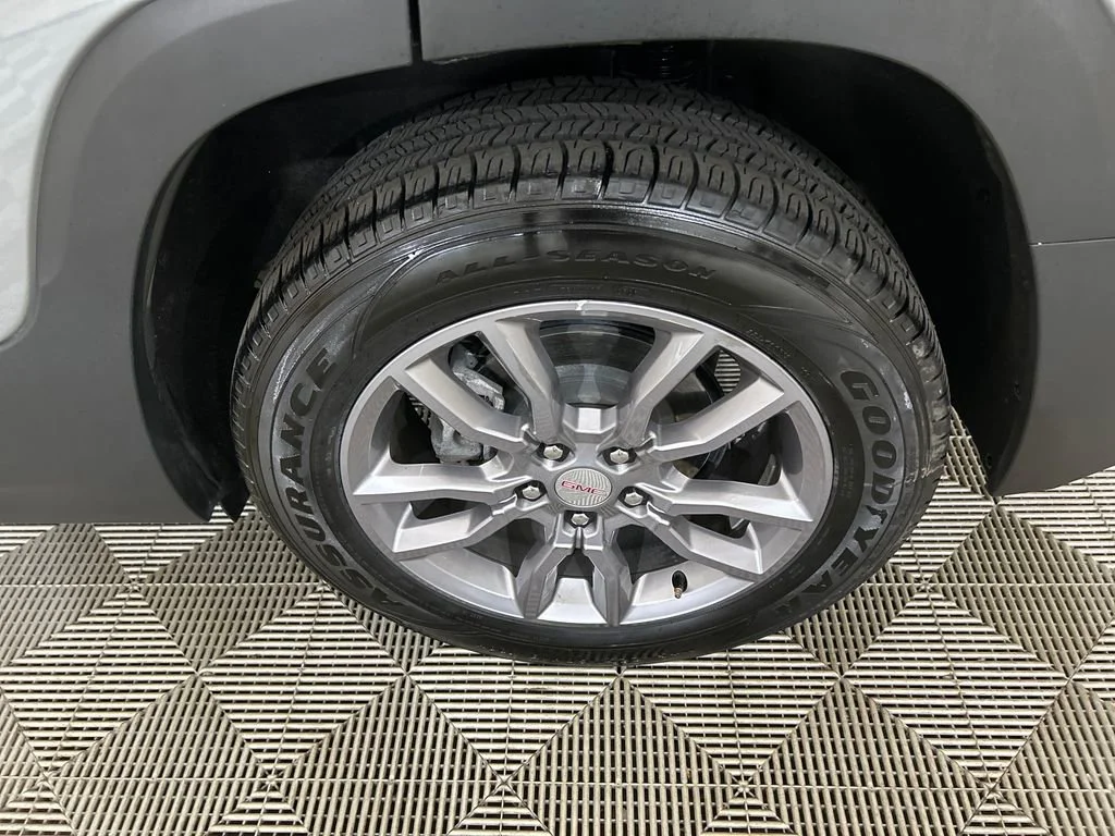 Used 2024 Sterling Metallic GMC SLT image 10