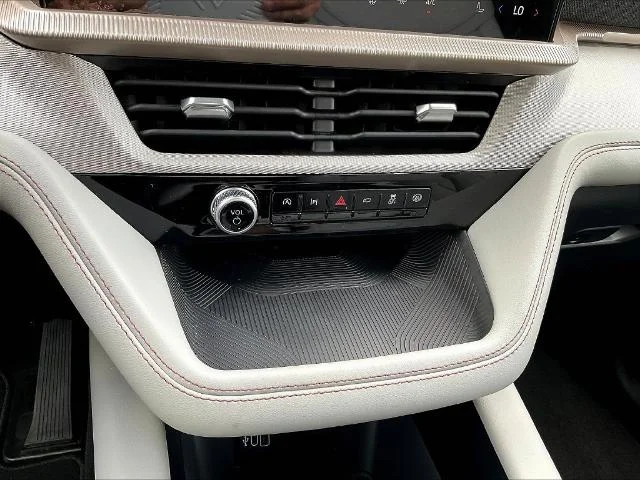 New 2026 Star White Metallic Tri-Coat Ford Active image 64