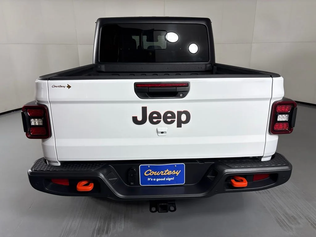 Used 2025 White Jeep Mojave image 7