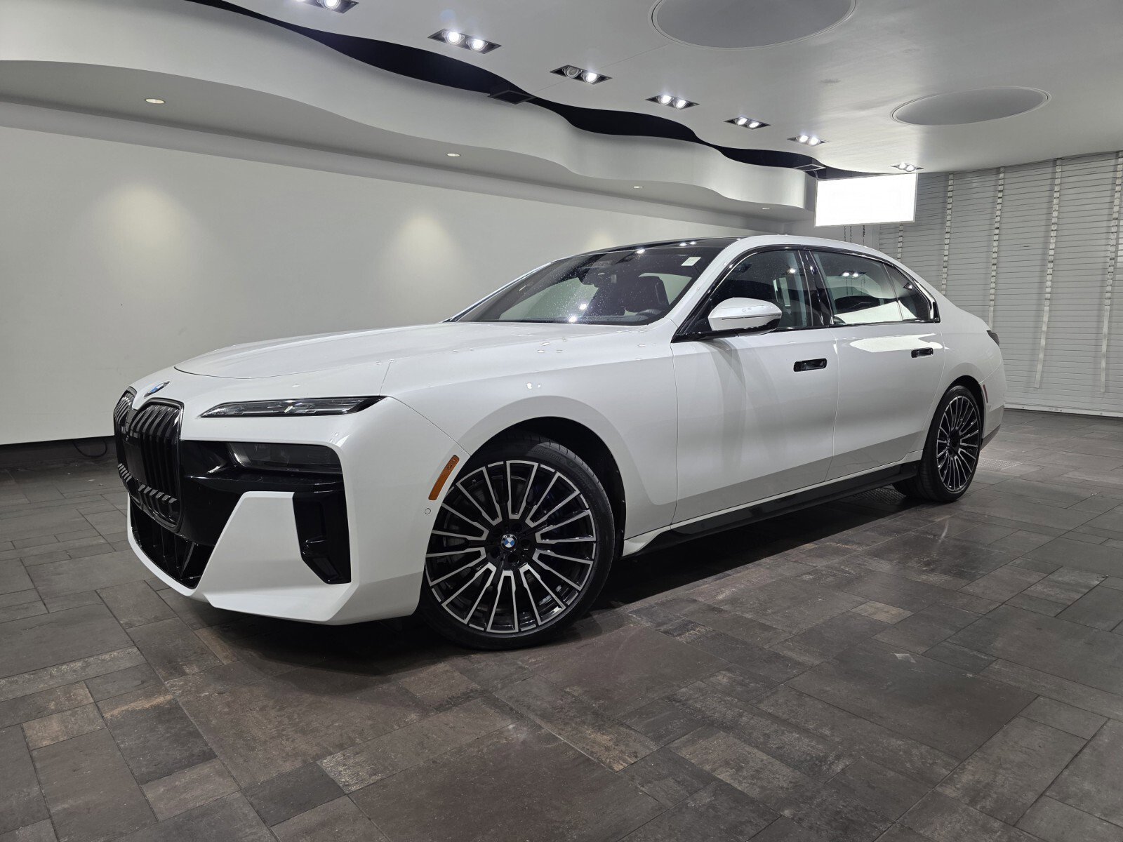 2025 BMW 7 Series 760i xDrive Sedan's photo