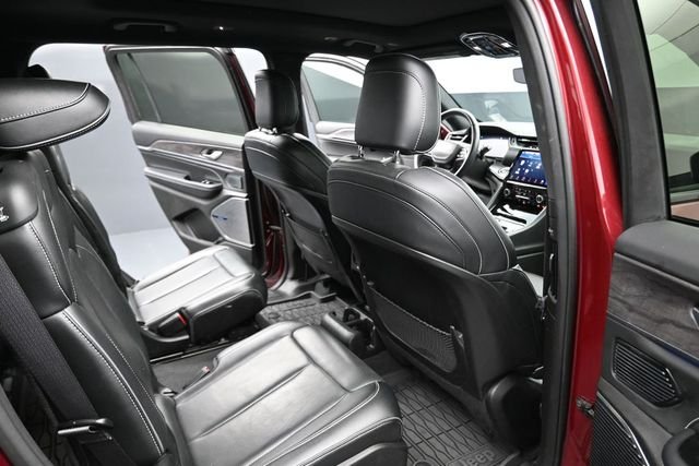 Used 2022 Velvet Jeep Overland image 17