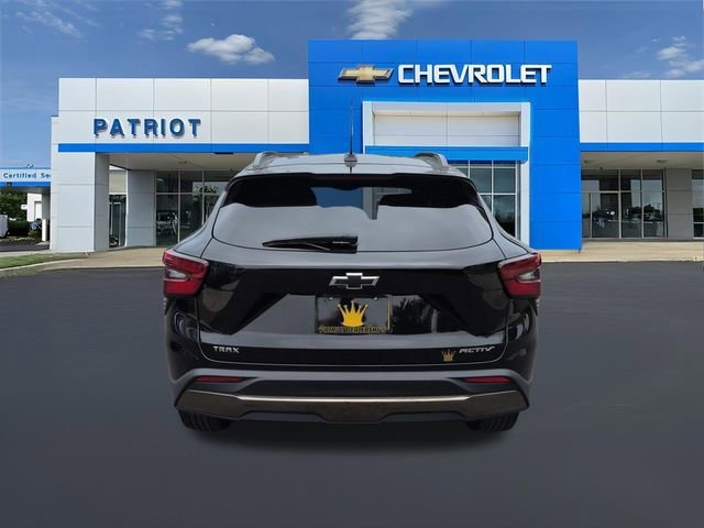 Used 2024 Mosaic Black Metallic Chevrolet ACTIV image 9