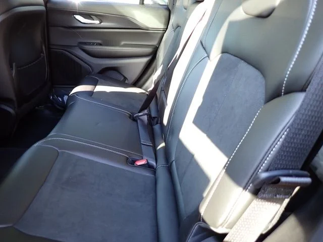 2025 Jeep Grand Cherokee Altitude - Photo 13