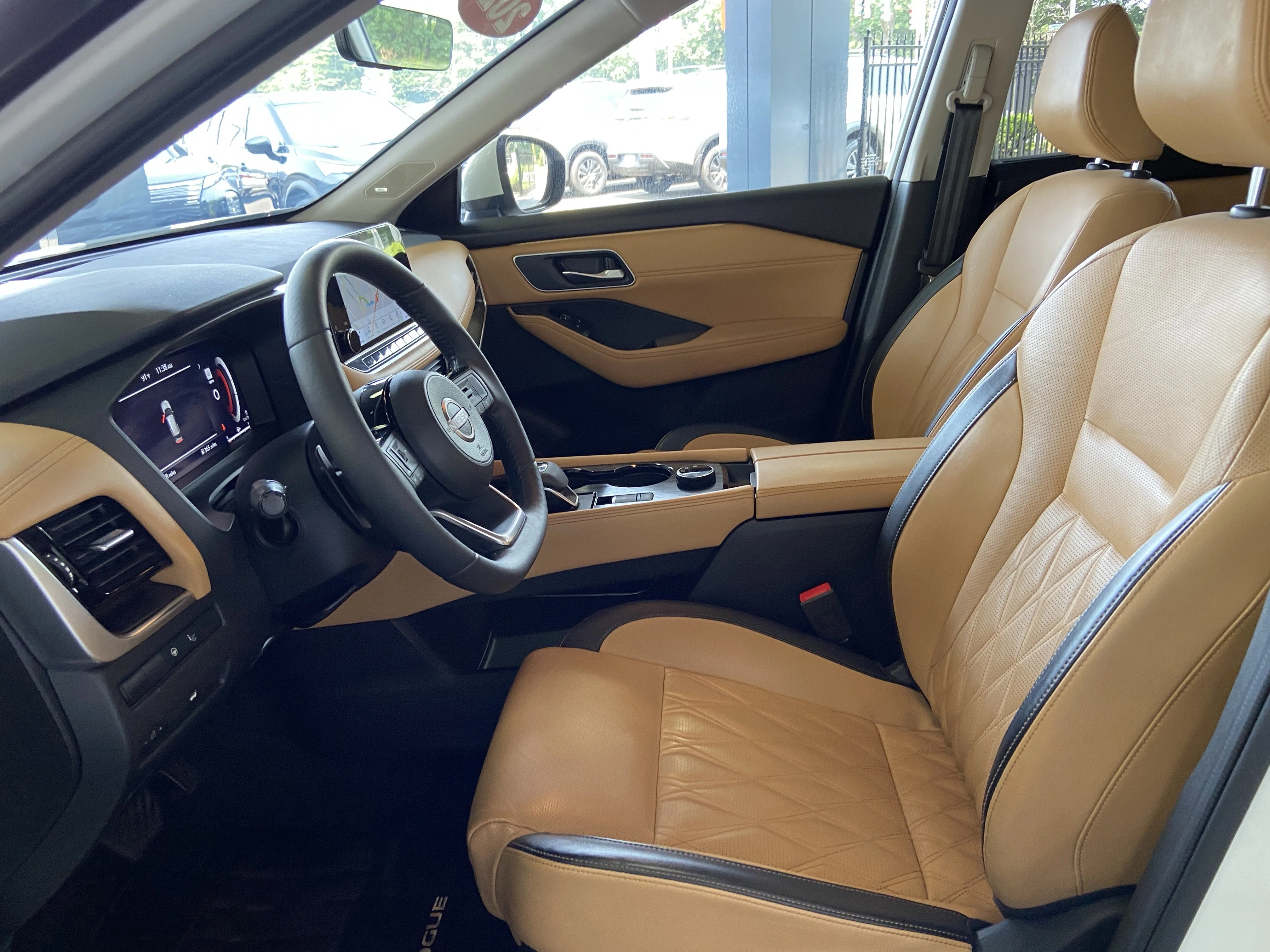 Used 2022 Pearl White Tricoat Nissan  image 29