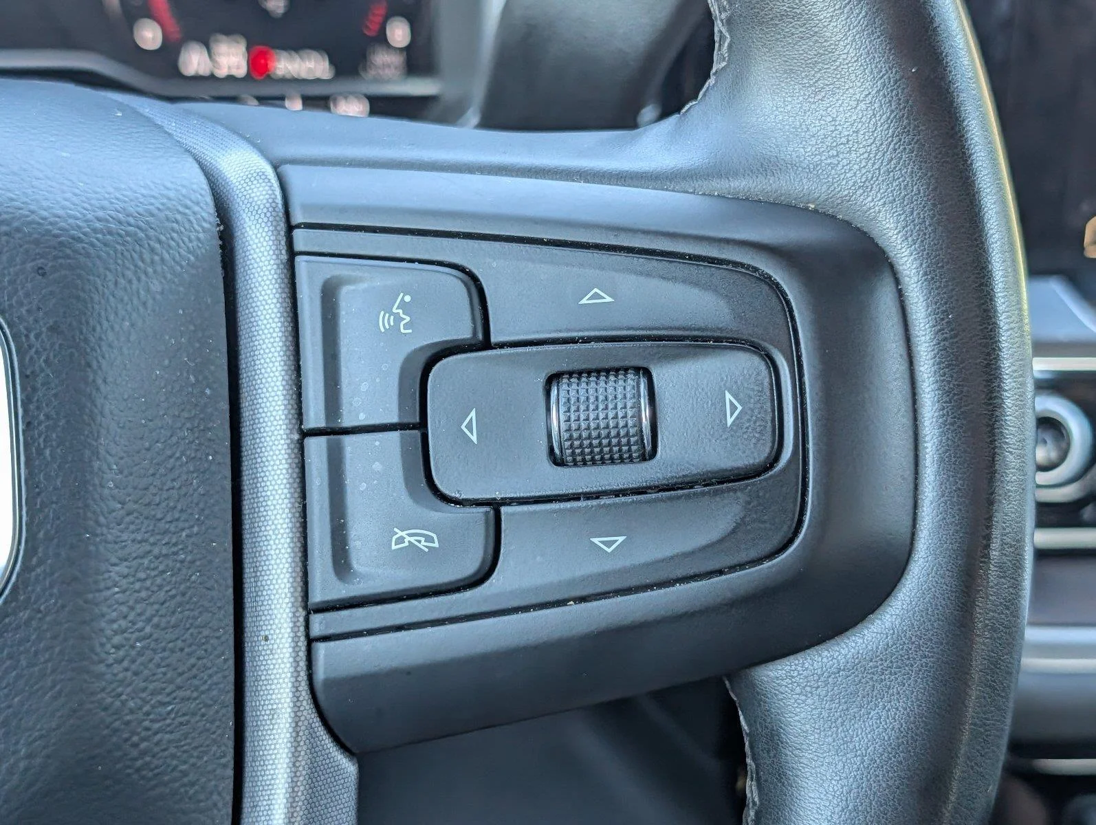 Used 2025 Titanium Rush Metallic GMC SLT image 25