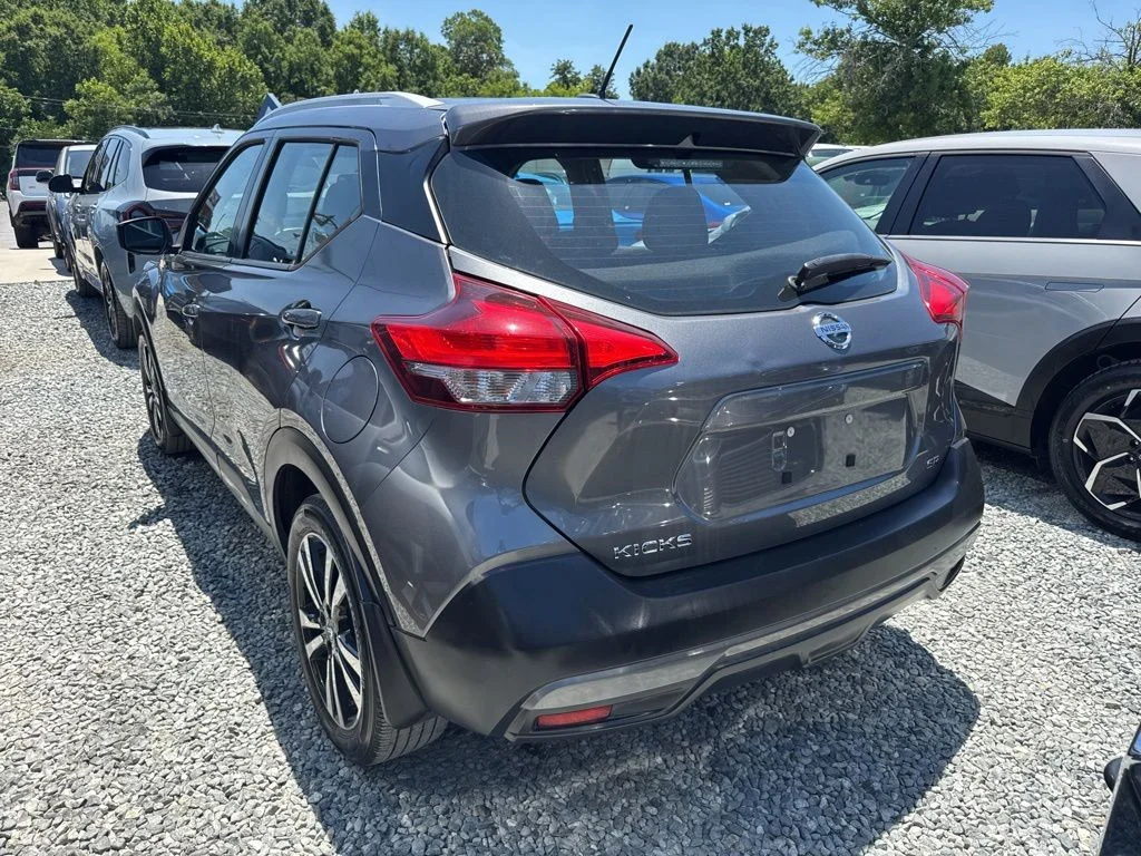 Used 2018 Gray Nissan SR image 4