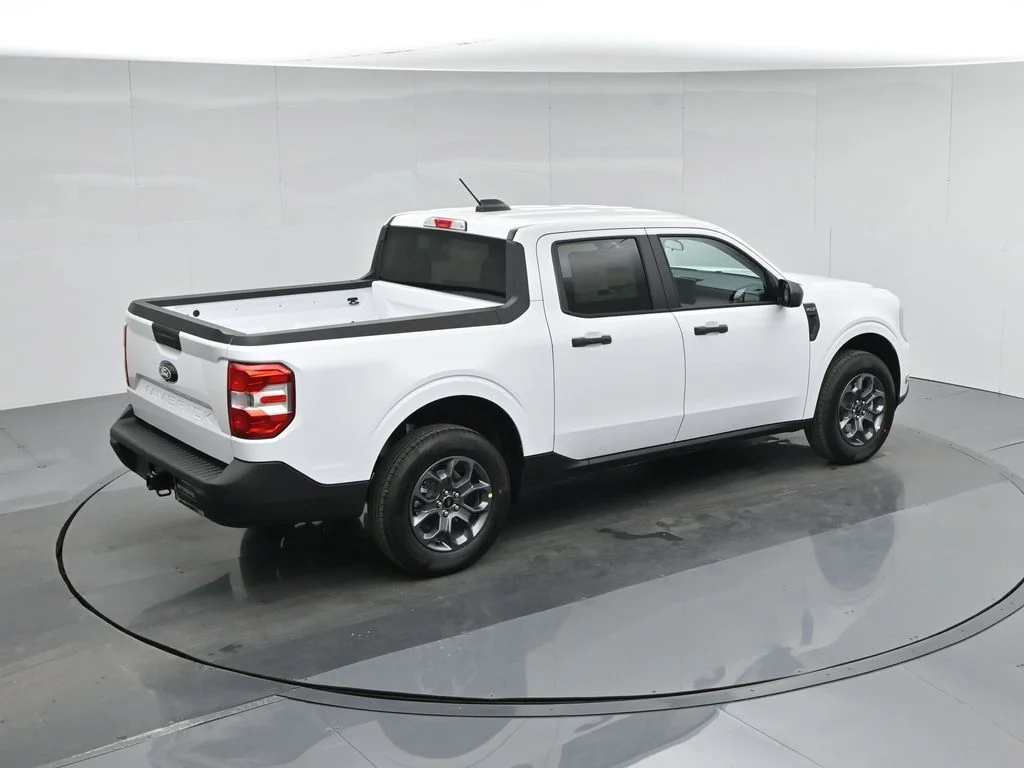 New 2026 Oxford White Ford XLT image 38