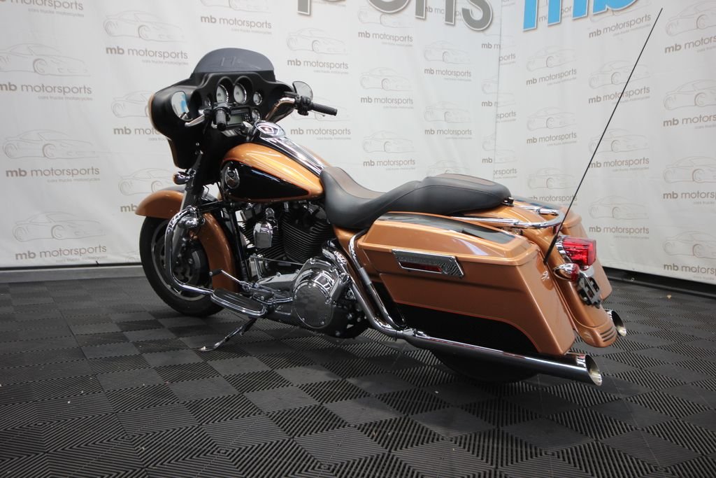 Used 2008 Brown Harley-Davidson FLHX image 4