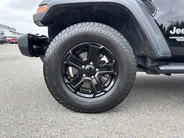 Used 2018 Black Clearcoat Jeep Sport S image 16