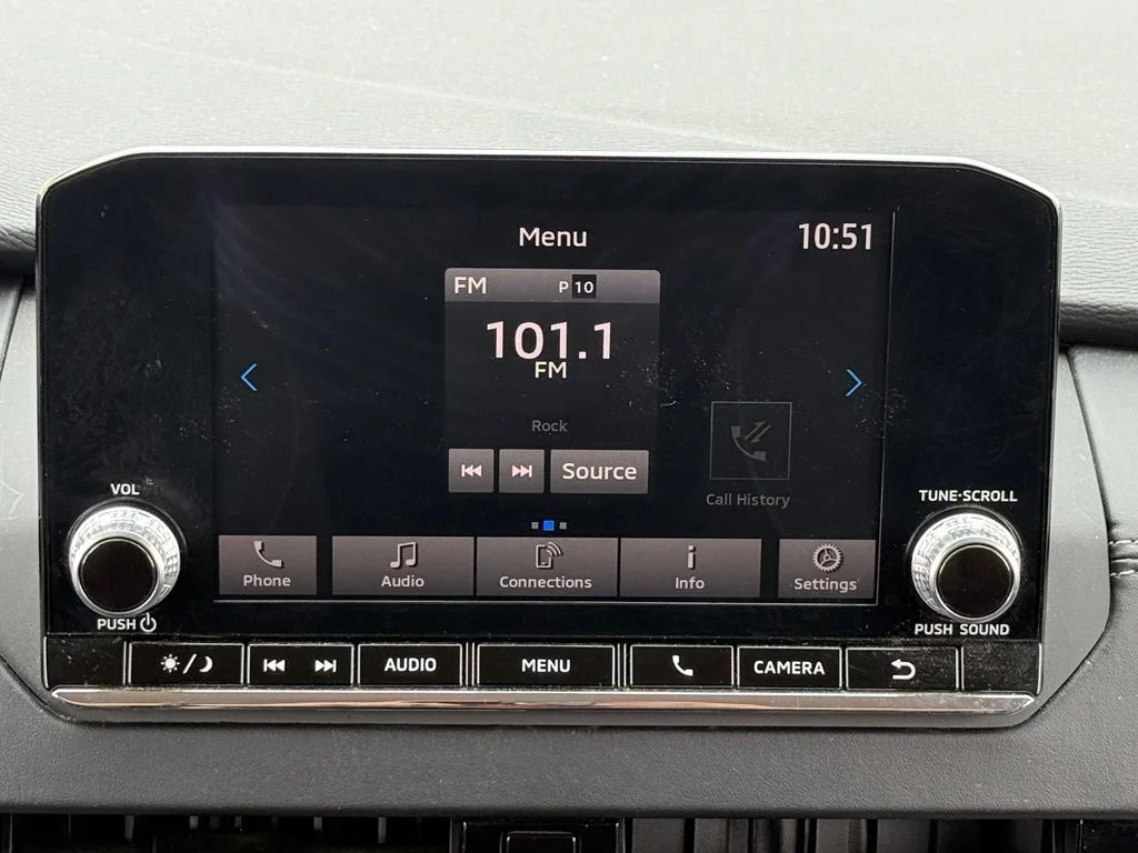 Used 2022  Mitsubishi ES image 16